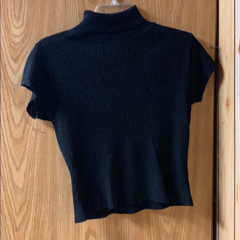 Black cropped turtle neck shirt
